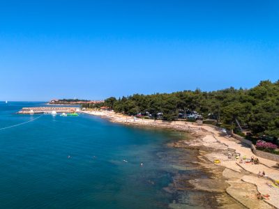 Kamp Aminess Sirena pogled na plazu iz zraka | AdriaCamps