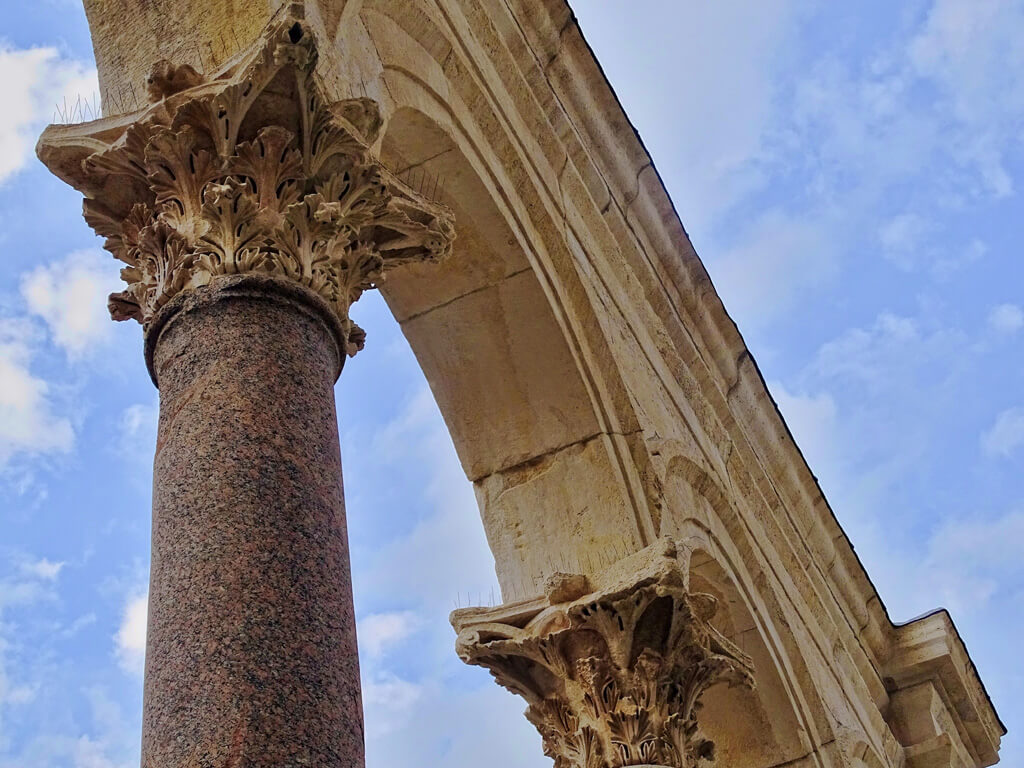 Split detail arch