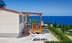 Kamp Orsera mobilna kućica pogled na more s terase | AdriaCamps