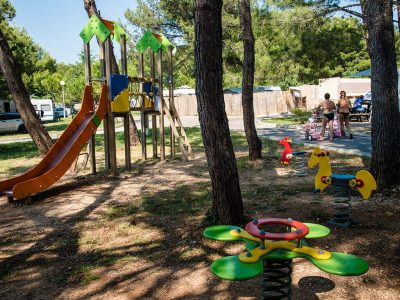 Kamp Pila: djecje igraliste u blizini parcela | AdriaCamps