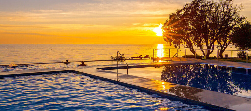 Camping-Strasko-pool-and-sunset