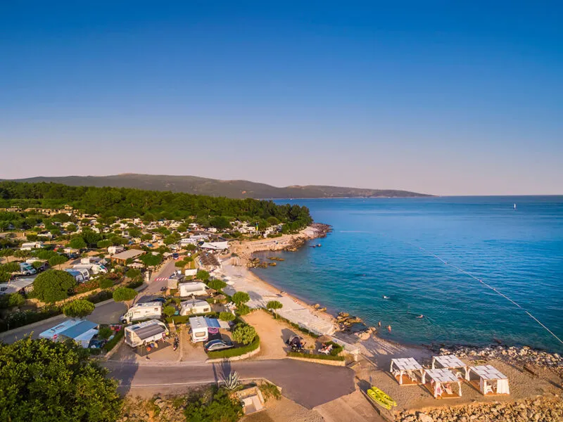 Case Mobili Premium Camping Resort Di Krk E Vista Aerea Della Piscina