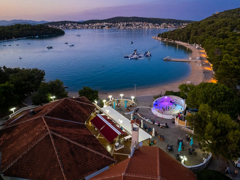 Campsite-Jezera-Lovisca-Beach-View-From-Above-I