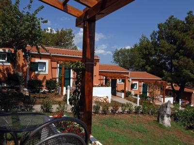 Naturistički kamp Koversada apartman pogled izvana | AdriaCamps