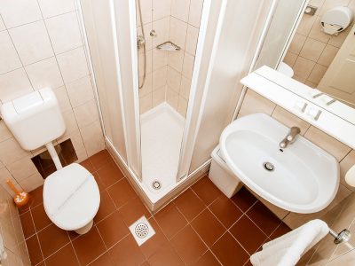 Kamp Zaton Holiday Resort apartman za 2 osobe 3* kupatilo | AdriaCamps