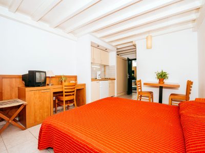 Kamp Zaton Holiday Resort apartman za 2 osobe 3* spavaća soba | AdriaCamps