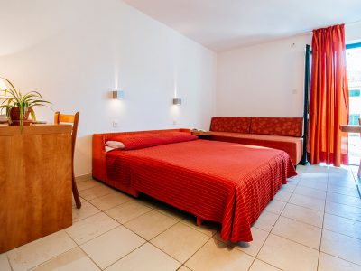 Kamp Zaton Holiday Resort apartman za 3 osobe 3* spavaća soba | AdriaCamps