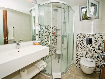 Kamp Zaton Holiday Resort apartman za 5 - 1 osoba 4* kupatilo | AdriaCamps
