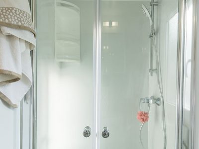 Kamp Porton Biondi Studio Comfort interijer kucice kupatilo | AdriaCamps