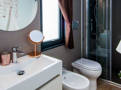 Kamp Zaton Holiday Resort mobilna kucica Superior, kupaonica | AdriaCamps