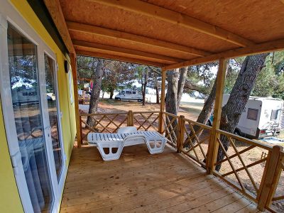 Kamp Pineta i terase mobilnih kucica | AdriaCamps