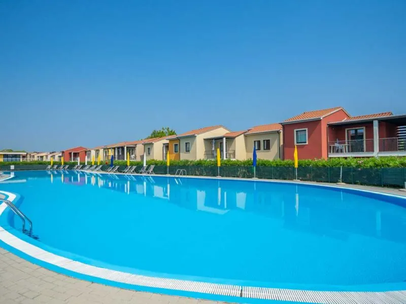 Belvedere Village Bazen Area