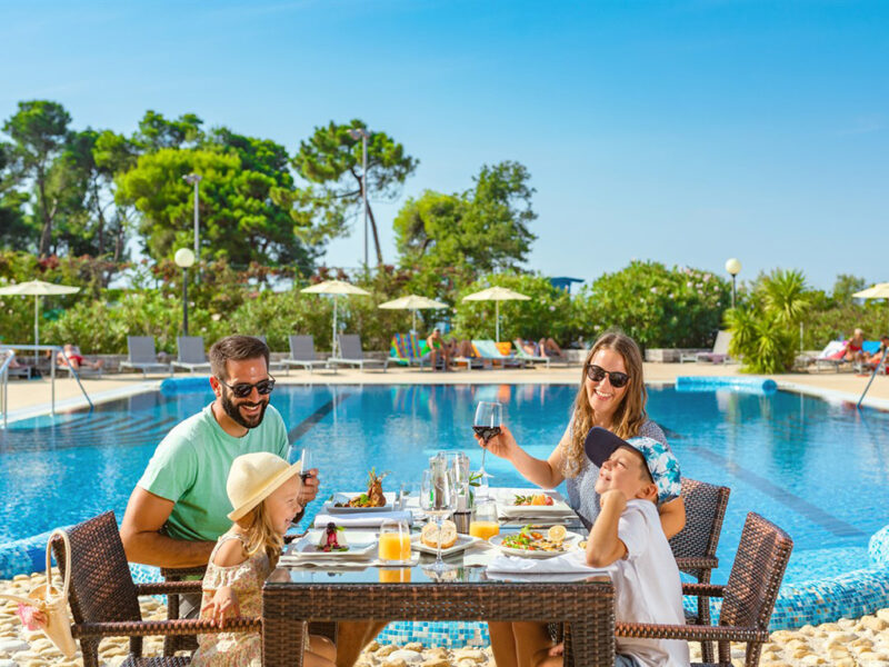 Istrian Villas Resort Vecera Uz Bazen