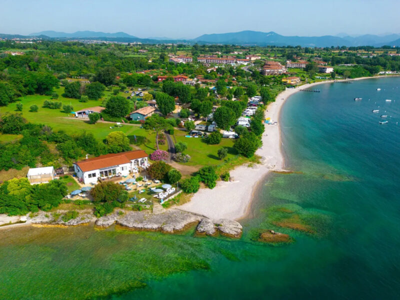 Sivinos Camping Boutique Außenansicht aus der Vogelperspektive