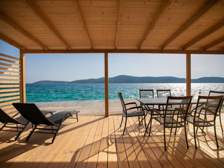 Campsite-Amadria-Sibenik-Deluxe-Beach-mobile-home-interior-terrace-seaview